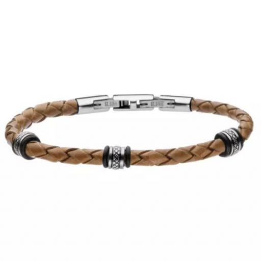 Pulsera trenzada marrón para hombre con elegantes dijes en tono plateado