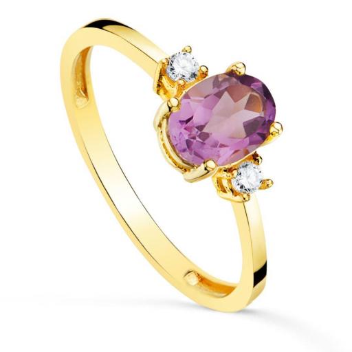Sortija Oro Amarillo 18K con Amatista 7x5 mm y Circonitas Laterales – Elegante Mujer