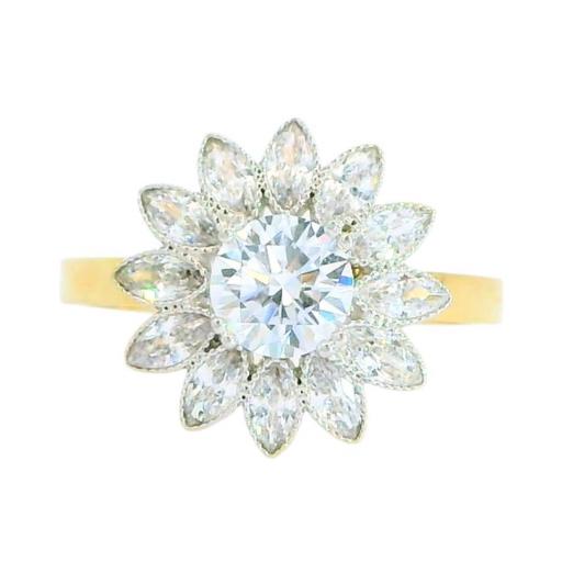 Sortija de Oro 18K con Flor de Circonitas Blancas – Belleza Natural en una Joya [1]
