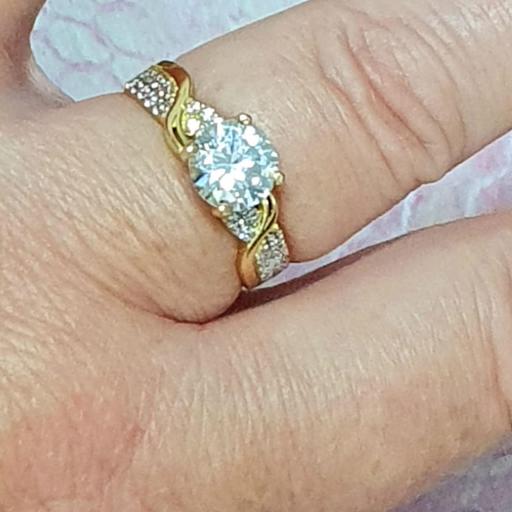 Sortija de oro amarillo 18k con circonitas blancas  [1]