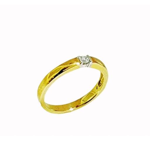 Anillo solitario de oro 18k con deslumbrante diamante talla brillante