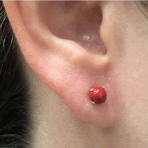 Pendientes de oro 18K en forma de bola coral con rosca [1]