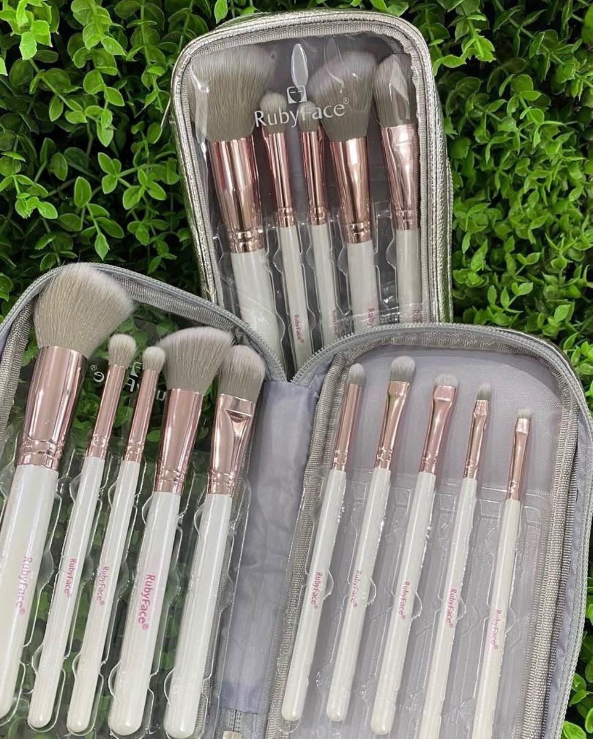 SET DE 10 BROCHAS DE MAQUILLAJE CON NECESER
