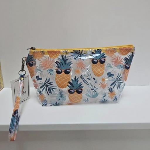 NECESER TRANSPARENTE CON ESTAMPADO FRUTAL [3]