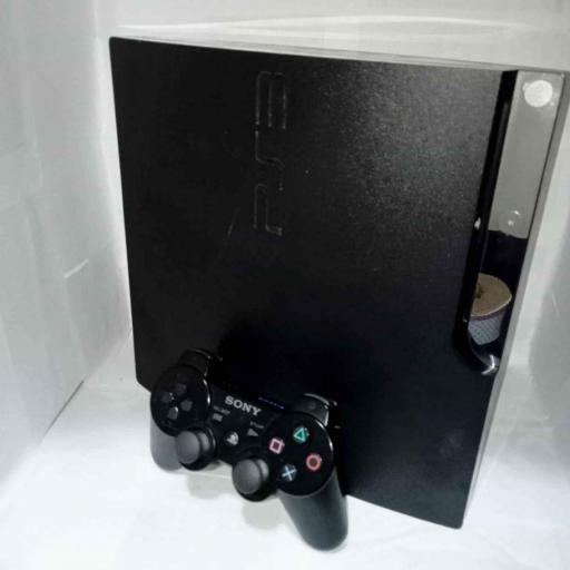 PS3 slim 160 gb de segunda mano con 3 mandos(1 sixaxis + 2 genéricos).Sin caja