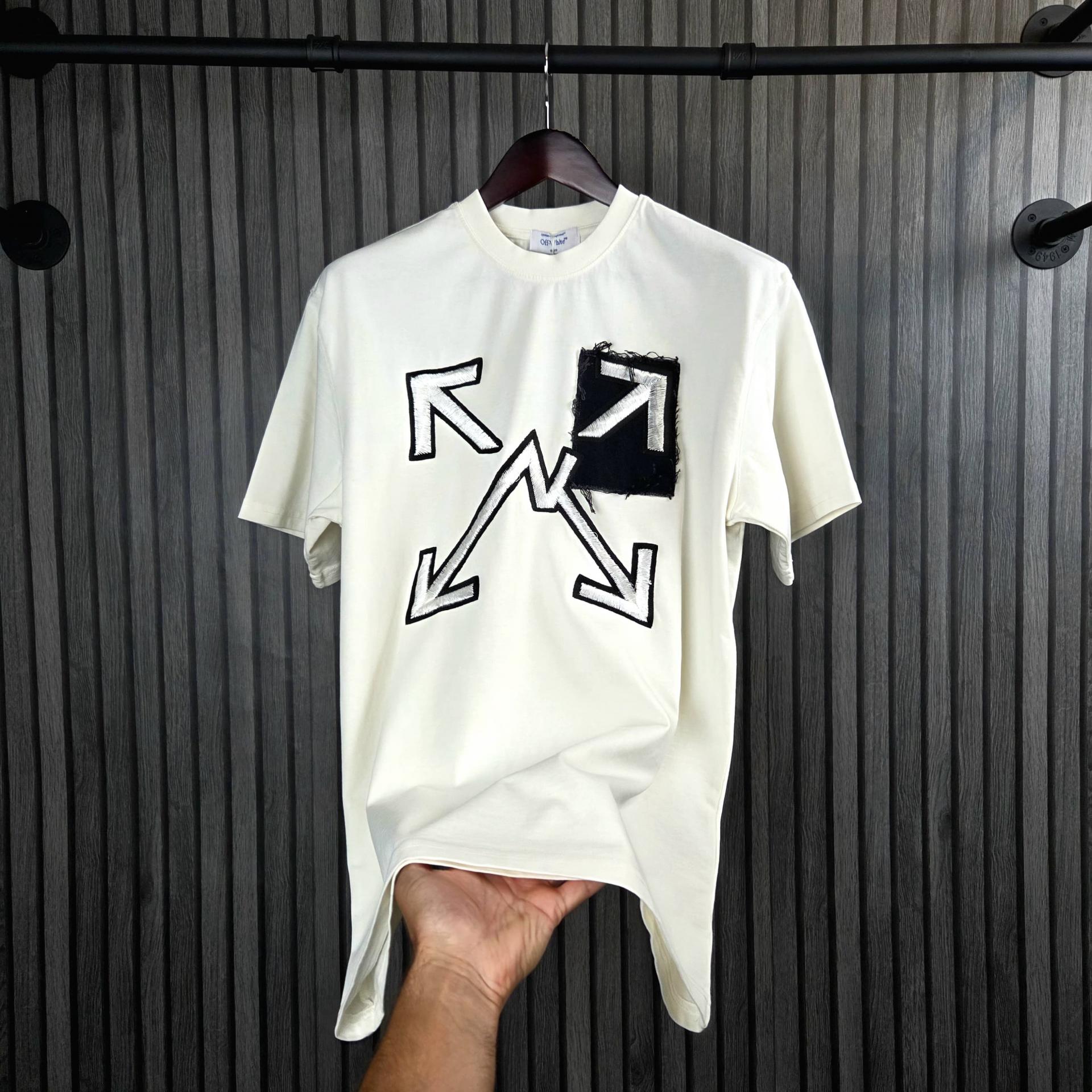 CAMISETA OFF WHITE (OVERSIZE)