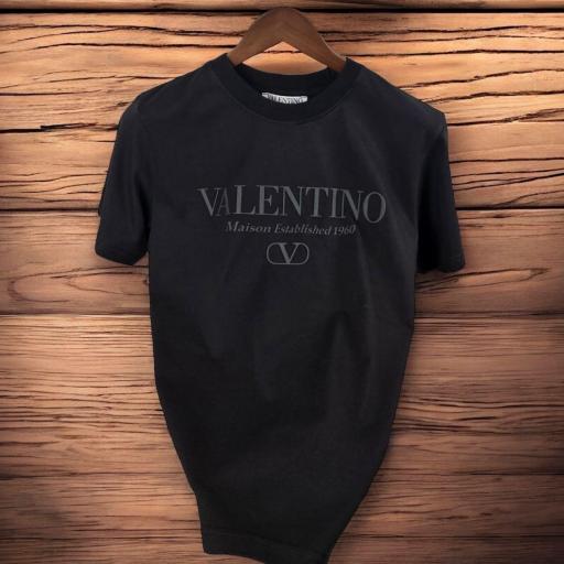 CAMISETA VALENTINO (NEGRA)