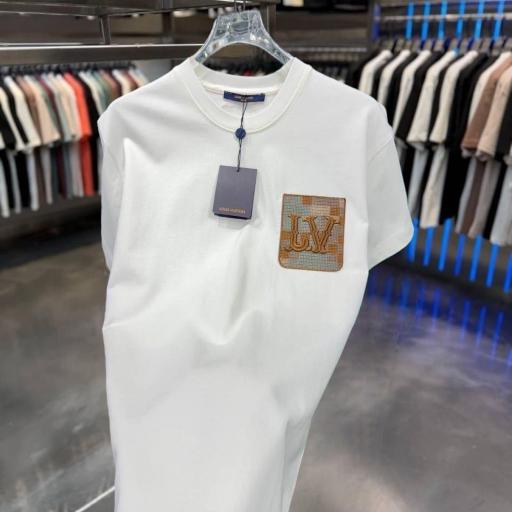 CAMISETA LV (BORDADA)