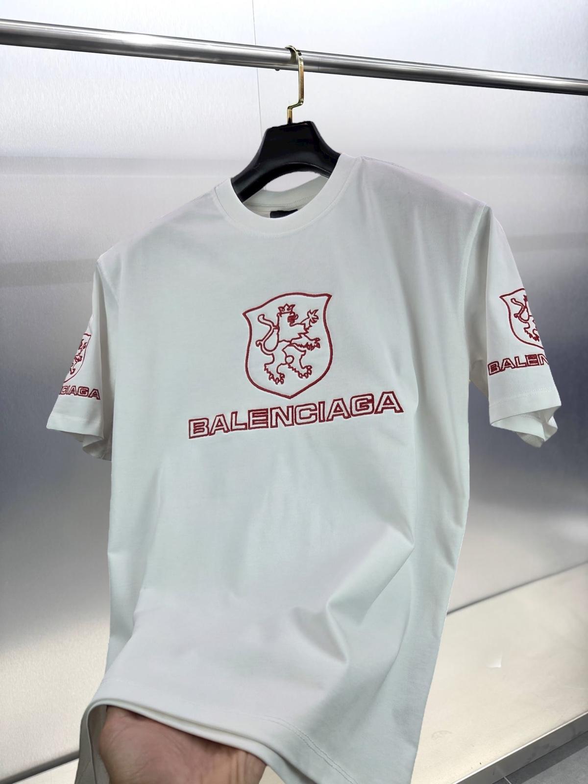 CAMISETA BALENCIAGA (OVERSIZE)