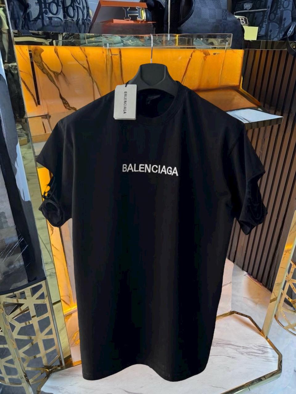 CAMISETA BALENCIAGA (OVERSIZE)