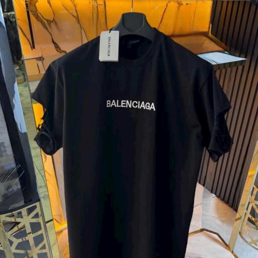 CAMISETA BALENCIAGA (OVERSIZE)