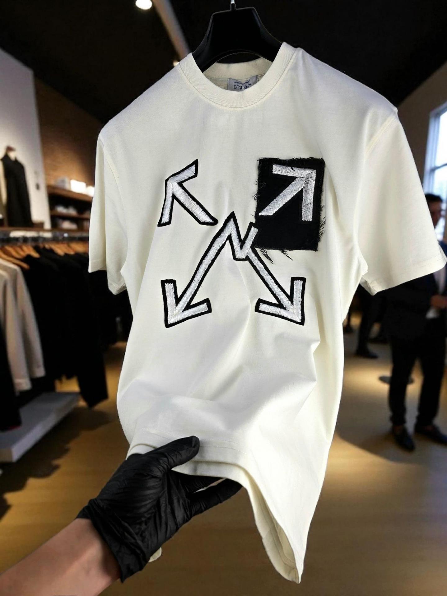 CAMISETA OFF WHITE (OVERSIZE)