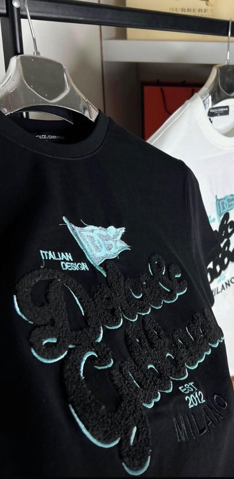 CAMISETA DG (BORDADA)