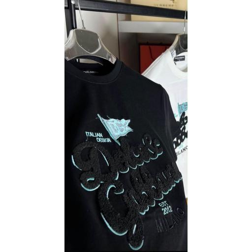 CAMISETA DG (BORDADA)