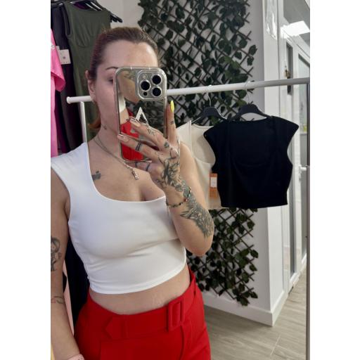 Top Claudia 