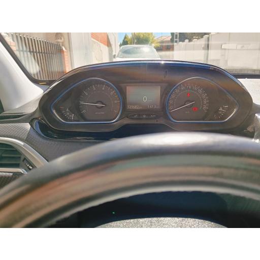 Peugeot 2008 1.2 PureTech Allure [3]