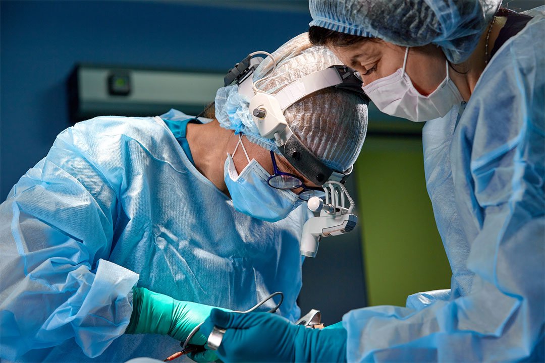 surgeon-performing-cosmetic-surgery-in-hospital-op-2025-01-09-18-42-43-utc.jpg