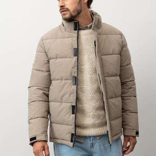 Abrigo Acolchado con Capucha Removible