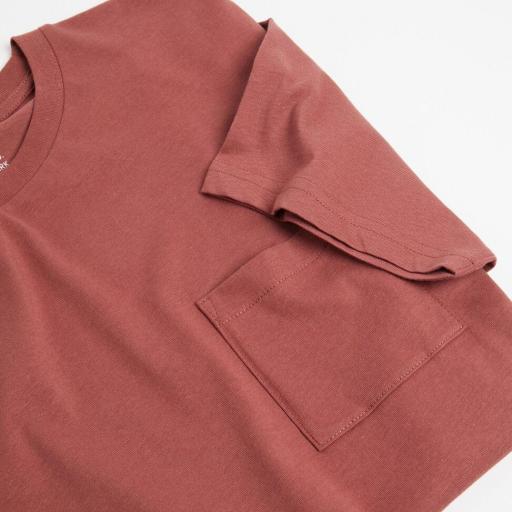 Camiseta c/bolso marrón claro [2]
