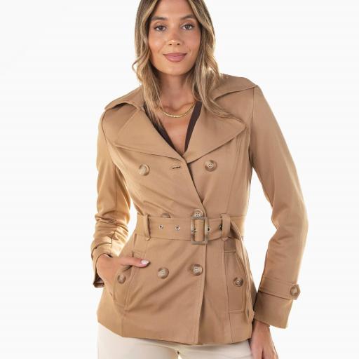 Gabardina con cinturón [2]