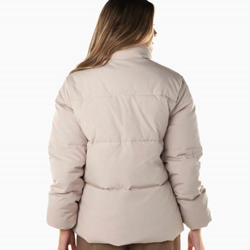 Abrigo acolchado beige claro cuello alto [1]