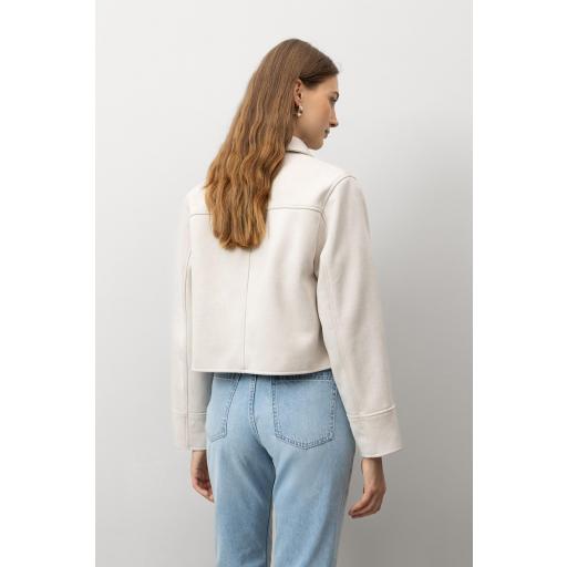   Chaqueta Corta con Efecto Ante [1]