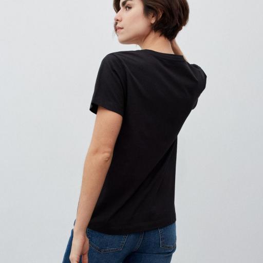 Camiseta Escote V Negra [1]