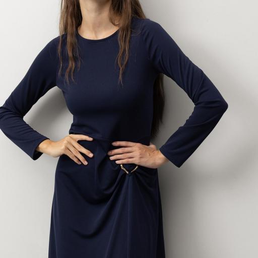 Vestido azul con fenda [2]