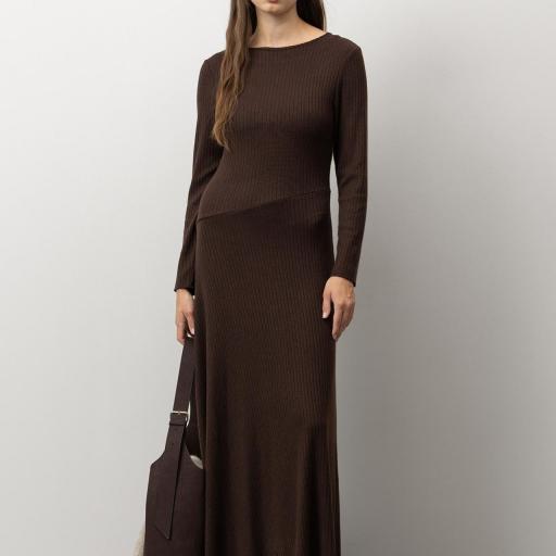 Vestido marrón canelado