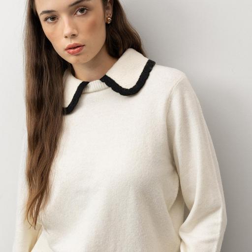 Camisola crema con contraste