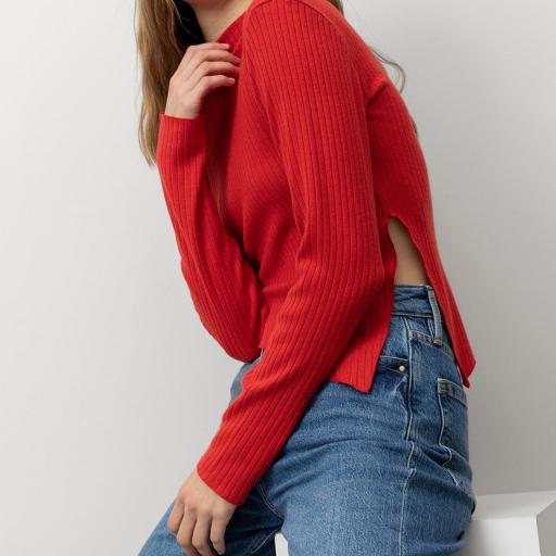 Camiseta Slim con Bajo Asimétrico