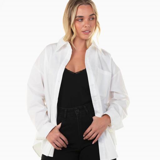 Camisa oversize con bolsillo en el pecho [3]