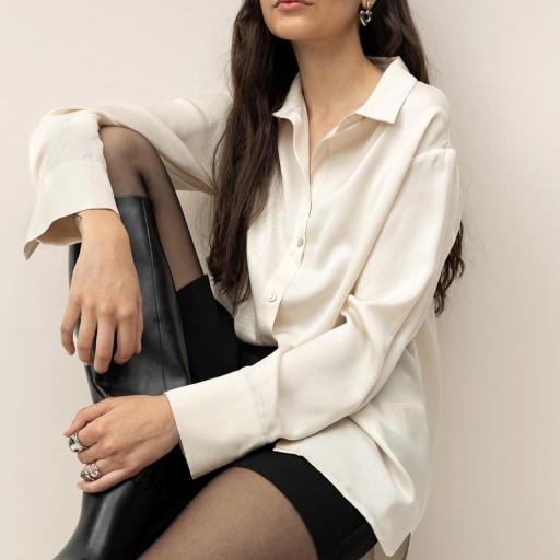 Camisa Satinada Escote en V [3]