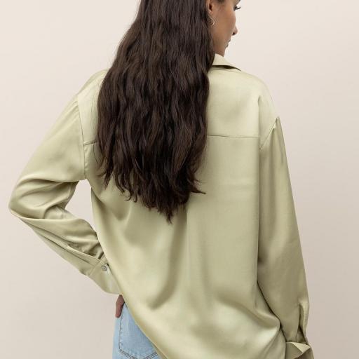 Camisa Satinada Escote en V [2]