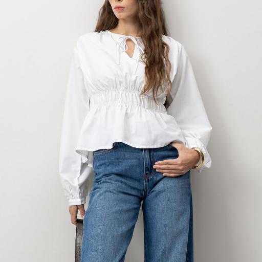 Blusa blanca con fruncido [3]