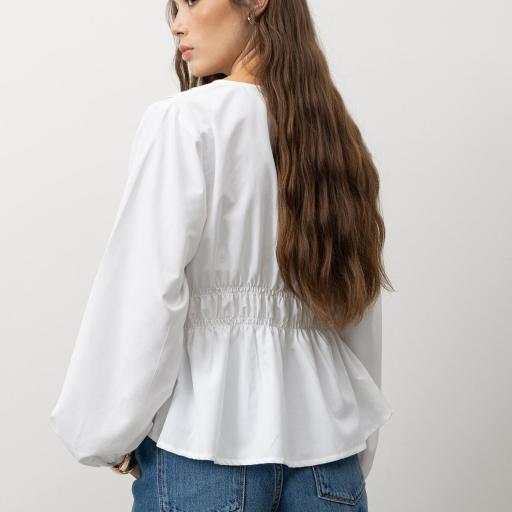 Blusa blanca con fruncido [1]
