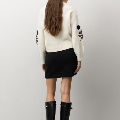 Falda negra con bolsillos [1]