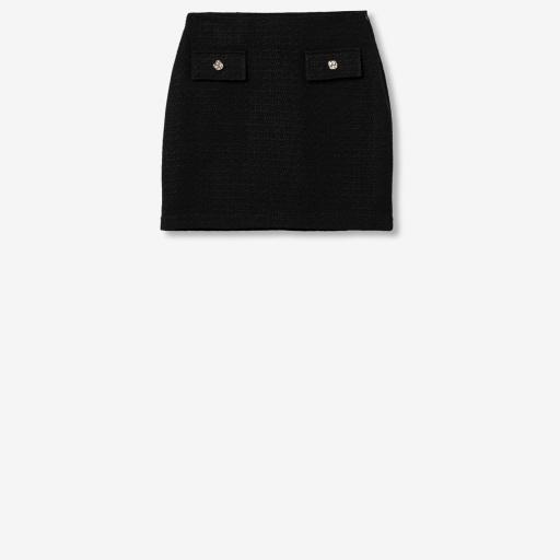 Falda negra con bolsillos [2]