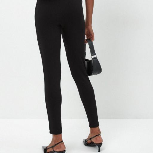 Leggings de Costura Negros [1]