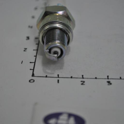 Bujía NGK CR6HSA [3]