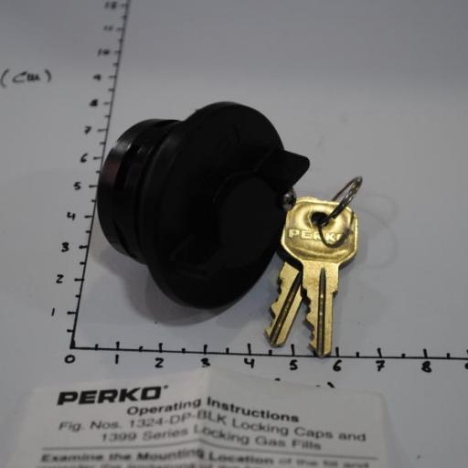 Tapón de plástico negro con llave para toma de cubierta Perko [1]