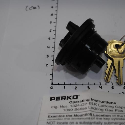 Tapón de plástico negro con llave para toma de cubierta Perko [3]