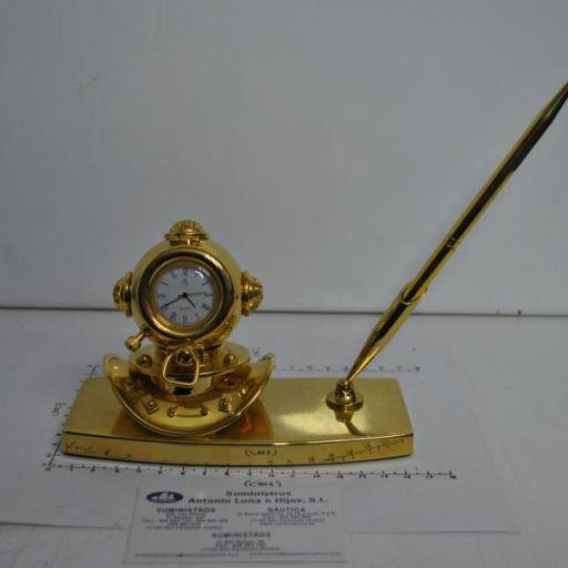 Escribanía cabeza buzo latón dorado con reloj.