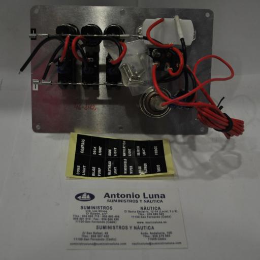 Panel eléctrico negro 12V con 3 interruptores + téster de baterías + encendedor Goldenship [1]