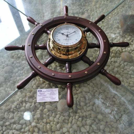 Caña de timón madera con reloj. [1]