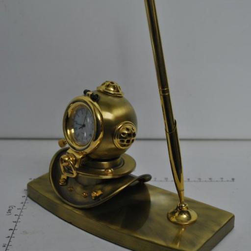 Escribanía cabeza buzo latón envejecido con reloj. [4]