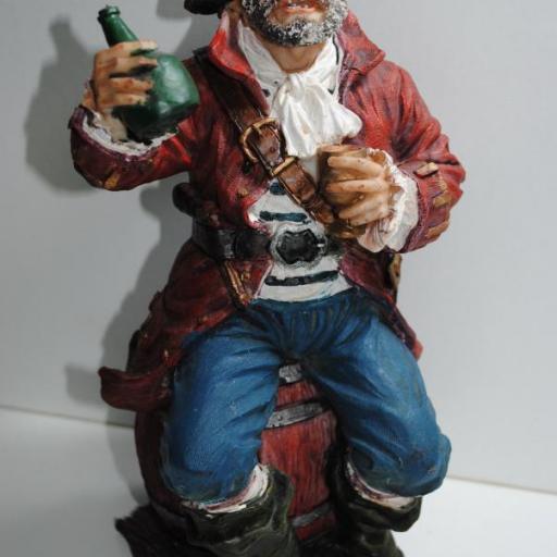 Pirata con botella.