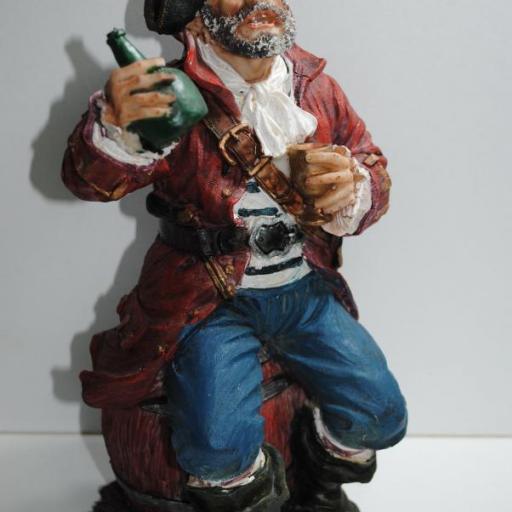 Pirata con botella. [1]