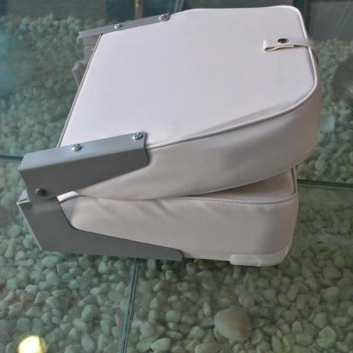 Silla abatible blanca de semipiel de 400 x 510 mm [4]
