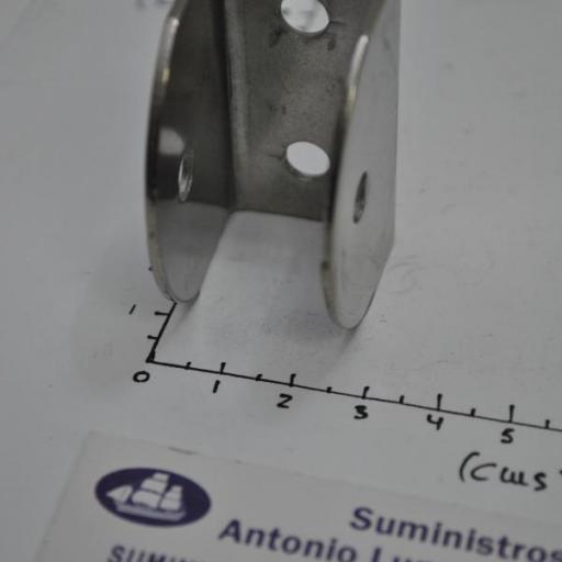 Soporte tipo "U" de acero inoxidable AISI-316 para escaleras de tubo de diámetro 22 [2]